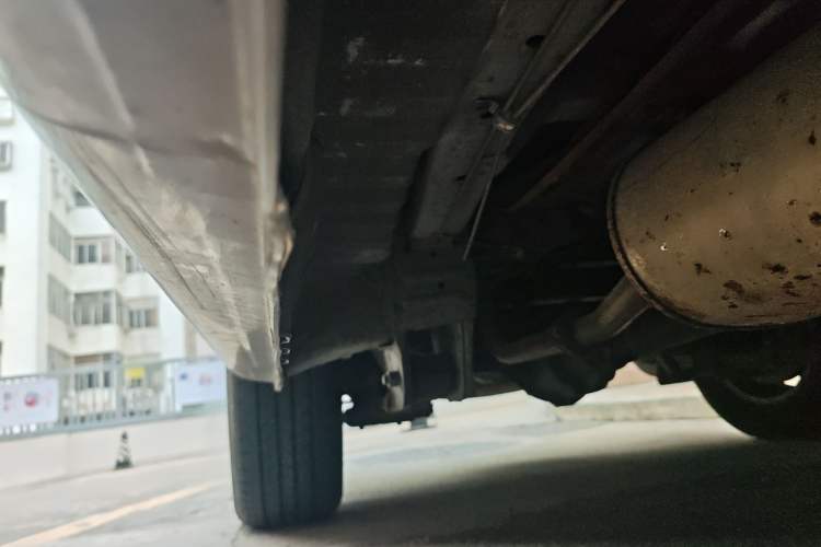 Used FORTHING Lingzhi 2012 Commercial Version 1.6L Special Offer Model Chassis Rear Right