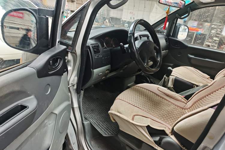 Used FORTHING Lingzhi 2012 Commercial Version 1.6L Special Offer Model Driver Seat