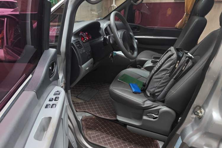 Used FORTHING Lingzhi 2012 M5 Q3 2.0L Short-Wheelbase Luxury Edition Driver Seat