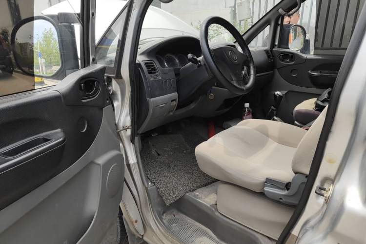 Used FORTHING Lingzhi 2012 Passenger Version 1.6L Comfort Edition Driver Seat