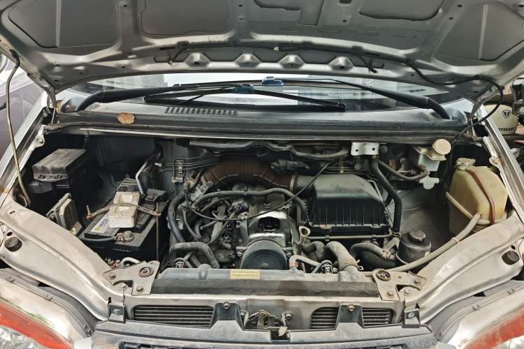 Used FORTHING Lingzhi 2012 Commercial Version 1.6L Special Offer Model Engine Bay
