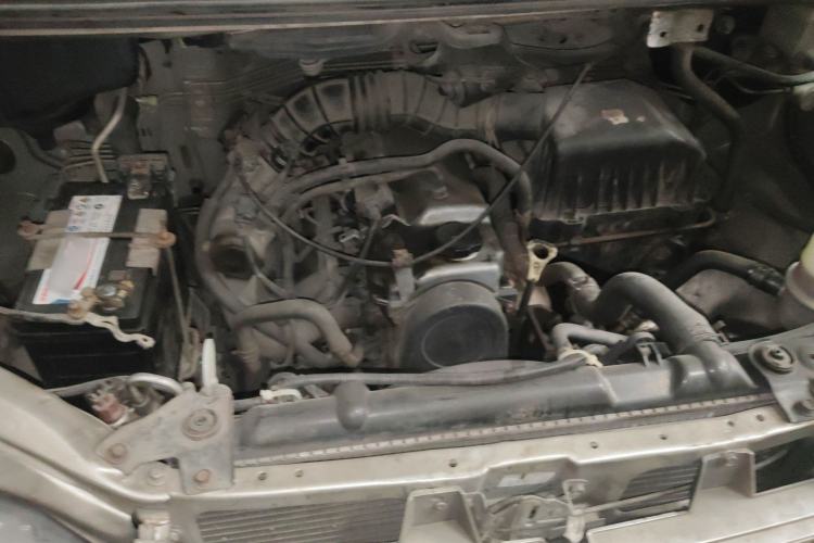 Used FORTHING Lingzhi 2012 Commercial Version 1.6L Special Offer Model Engine Bay