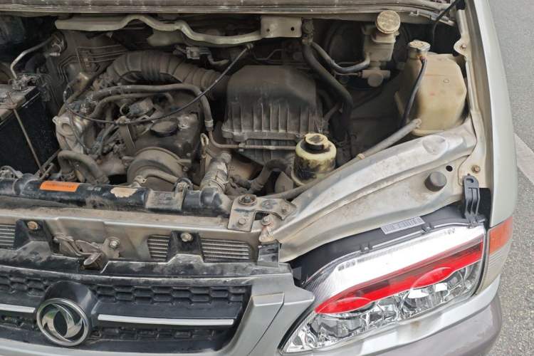 Used FORTHING Lingzhi 2012 Passenger Version 1.6L Comfort Edition Engine Bay Left