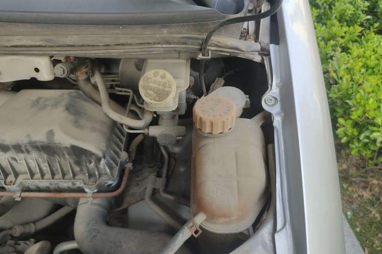 Used FORTHING Lingzhi 2012 Passenger Version 1.6L Flagship Edition Engine Bay Left