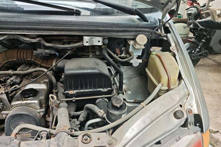 Used FORTHING Lingzhi 2012 Commercial Version 1.6L Special Offer Model Engine Bay Left