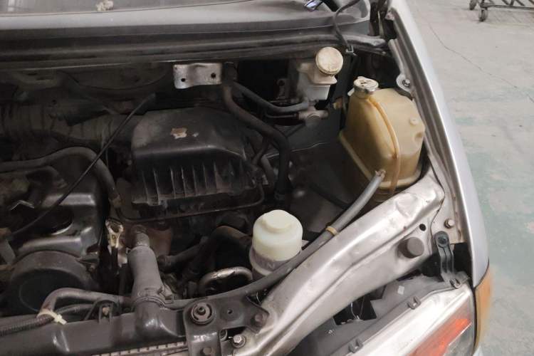 Used FORTHING Lingzhi 2012 Commercial Version 1.6L Special Offer Model Engine Bay Left