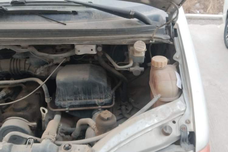 Used FORTHING Lingzhi 2012 Commercial Version 1.6L Special Offer Model Engine Bay Left