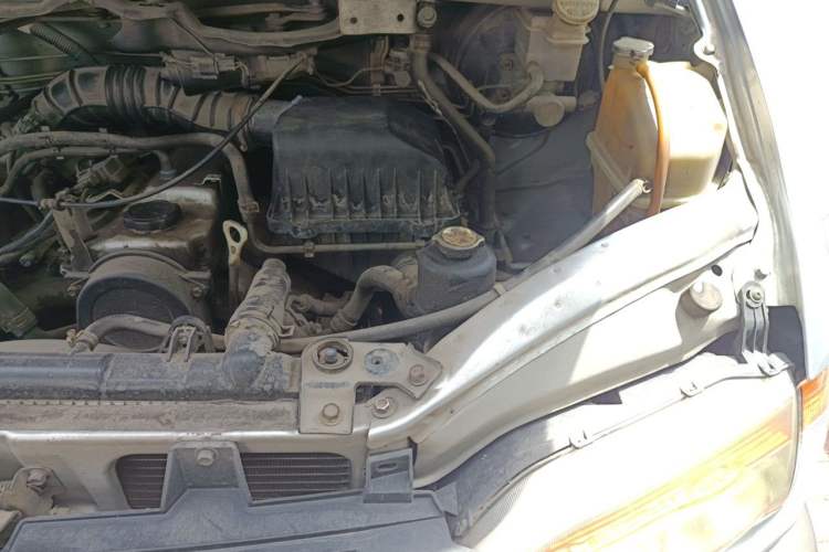 Used FORTHING Lingzhi 2012 Passenger Version 1.6L Comfort Edition Engine Bay Left