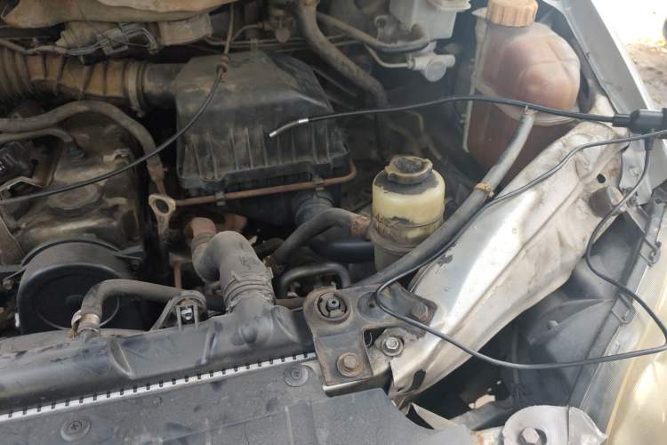 Used FORTHING Lingzhi 2012 Passenger Version 1.6L Comfort Edition Engine Bay Left
