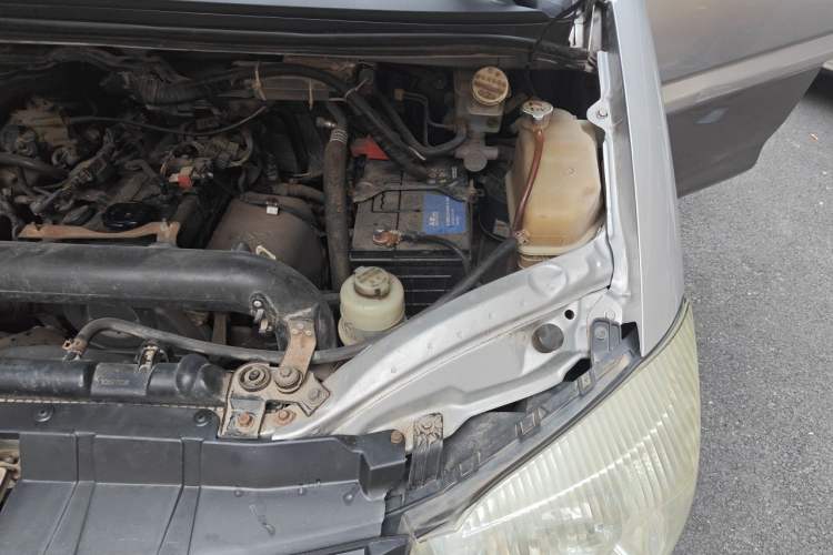 Used FORTHING Lingzhi 2012 M5 Q3 2.0L Short-Wheelbase Luxury Edition Engine Bay Left