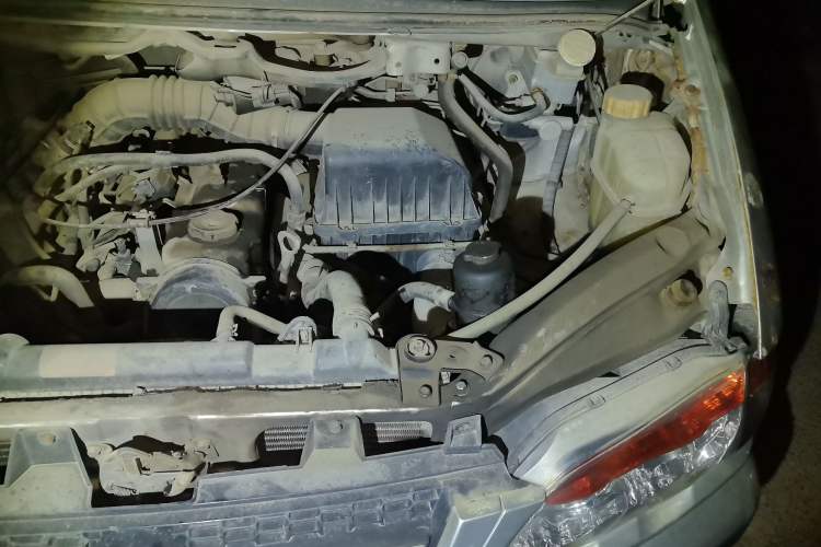 Used FORTHING Lingzhi 2012 Commercial Version 1.6L Special Offer Model Engine Bay Left