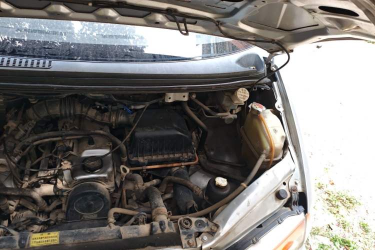 Used FORTHING Lingzhi 2012 Commercial Version 1.6L Utility Model Engine Bay Left