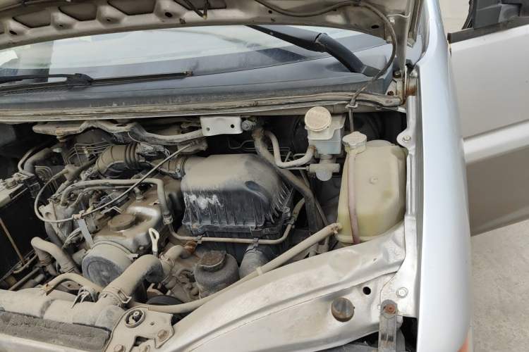 Used FORTHING Lingzhi 2012 Passenger Version 1.6L Comfort Edition Engine Bay Left