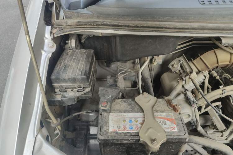 Used FORTHING Lingzhi 2012 Passenger Version 1.6L Flagship Edition Engine Bay Right
