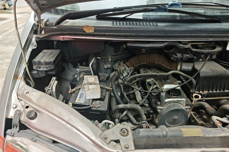Used FORTHING Lingzhi 2012 Commercial Version 1.6L Special Offer Model Engine Bay Right