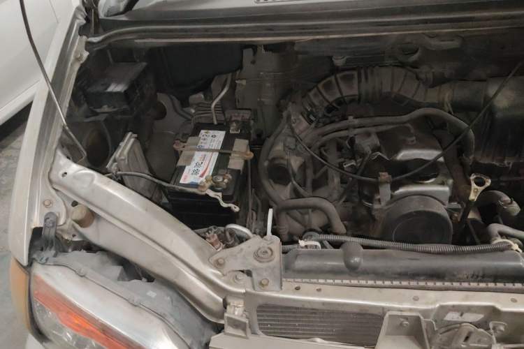 Used FORTHING Lingzhi 2012 Commercial Version 1.6L Special Offer Model Engine Bay Right