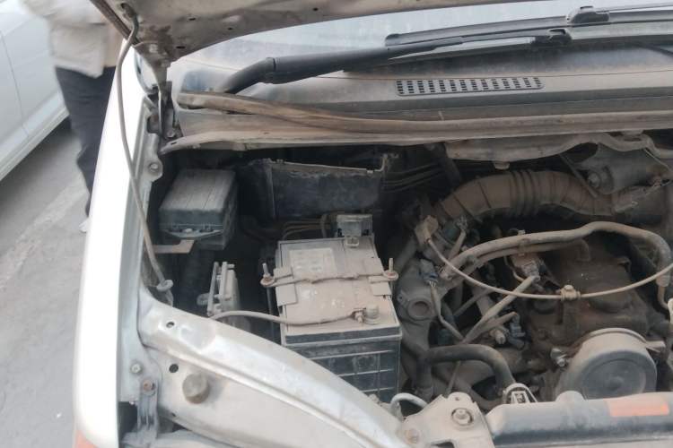 Used FORTHING Lingzhi 2012 Commercial Version 1.6L Special Offer Model Engine Bay Right