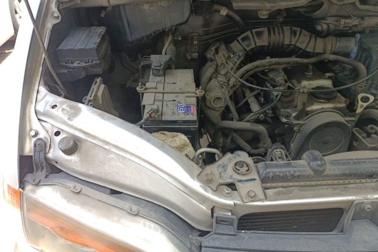 Used FORTHING Lingzhi 2012 Passenger Version 1.6L Comfort Edition Engine Bay Right