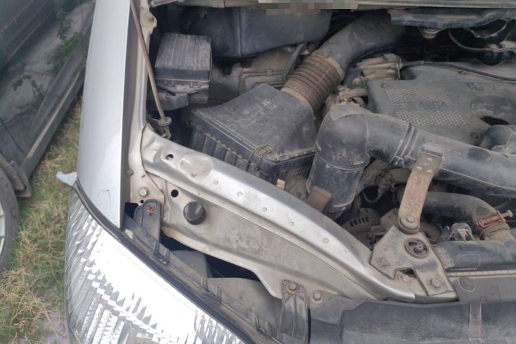 Used FORTHING Lingzhi 2012 M5 Q3 2.0L 7-seat Long Wheelbase Standard Edition Engine Bay Right