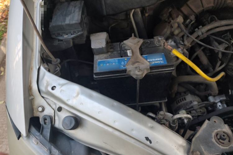 Used FORTHING Lingzhi 2012 Passenger Version 1.6L Comfort Edition Engine Bay Right