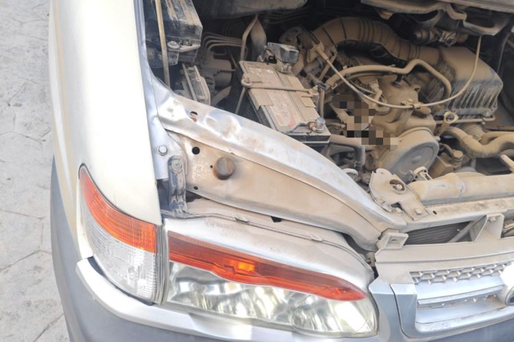 Used FORTHING Lingzhi 2012 Passenger Version 1.6L Comfort Edition Engine Bay Right