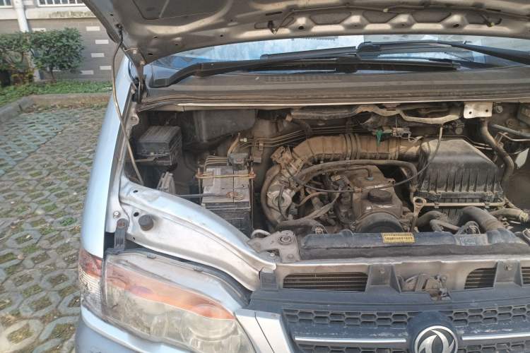 Used FORTHING Lingzhi 2012 Passenger Version 1.6L Comfort Edition Engine Bay Right