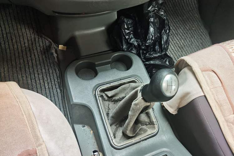 Used FORTHING Lingzhi 2012 Commercial Version 1.6L Special Offer Model Gear Lever