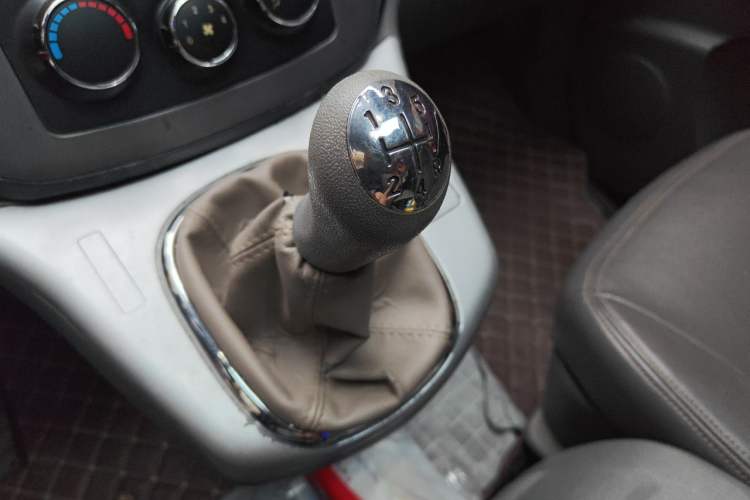 Used FORTHING Lingzhi 2012 M5 Q3 2.0L Short-Wheelbase Luxury Edition Gear Lever