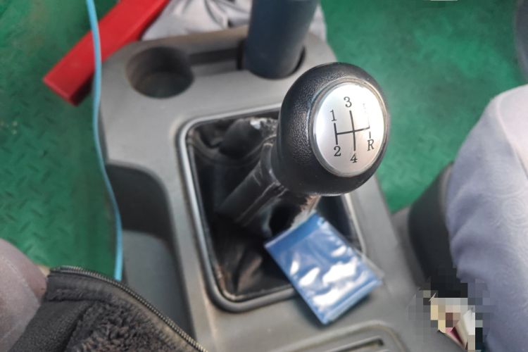 Used FORTHING Lingzhi 2012 Passenger Version 1.6L Comfort Edition Gear Lever