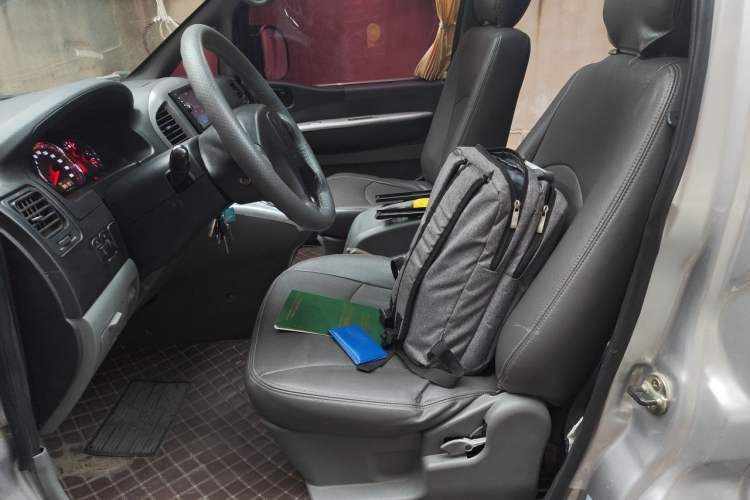 Used FORTHING Lingzhi 2012 M5 Q3 2.0L Short-Wheelbase Luxury Edition Left Front Seat