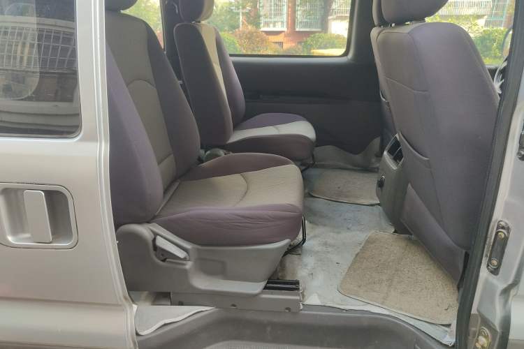 Used FORTHING Lingzhi 2012 Passenger Version 1.6L Flagship Edition Left Rear Seat