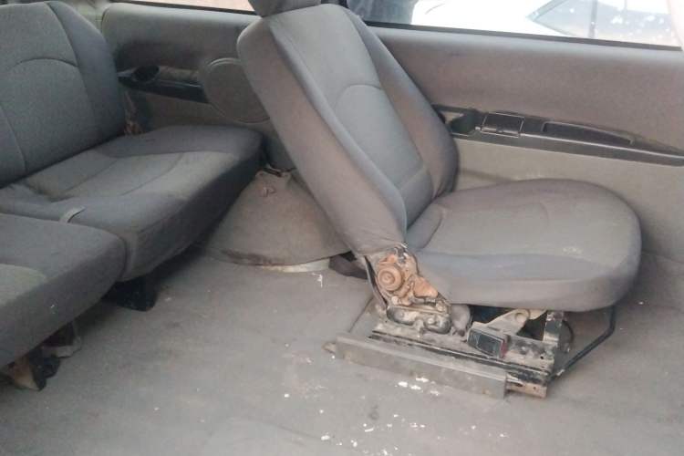 Used FORTHING Lingzhi 2012 Commercial Version 1.6L Special Offer Model Left Rear Seat
