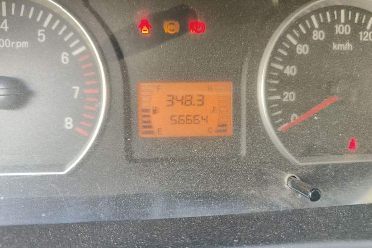 Used FORTHING Lingzhi 2012 Passenger Version 1.6L Flagship Edition Odometer Close Up