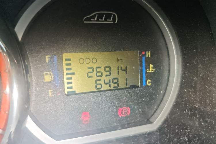 Used FORTHING Lingzhi 2012 Commercial Version 1.6L Special Offer Model Odometer Close Up