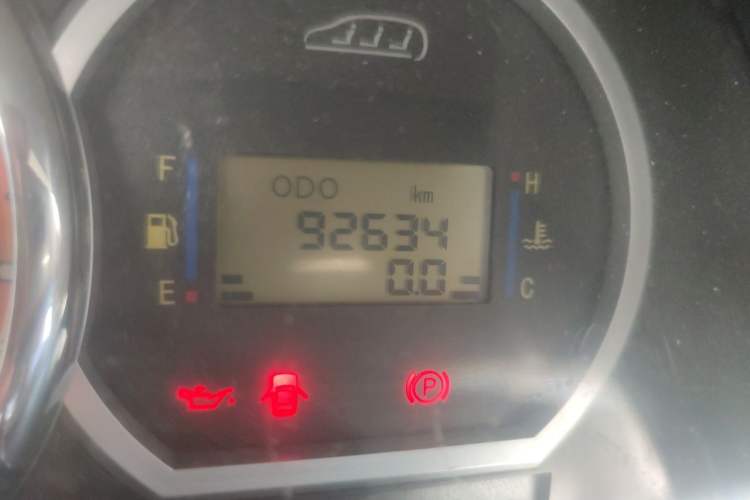 Used FORTHING Lingzhi 2012 Commercial Version 1.6L Base Model Odometer Close Up