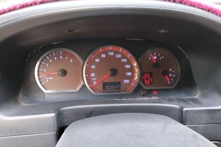 Used FORTHING Lingzhi 2012 M5 Q3 2.0L 7-Seater Long-Wheelbase Comfort Edition Odometer Close Up