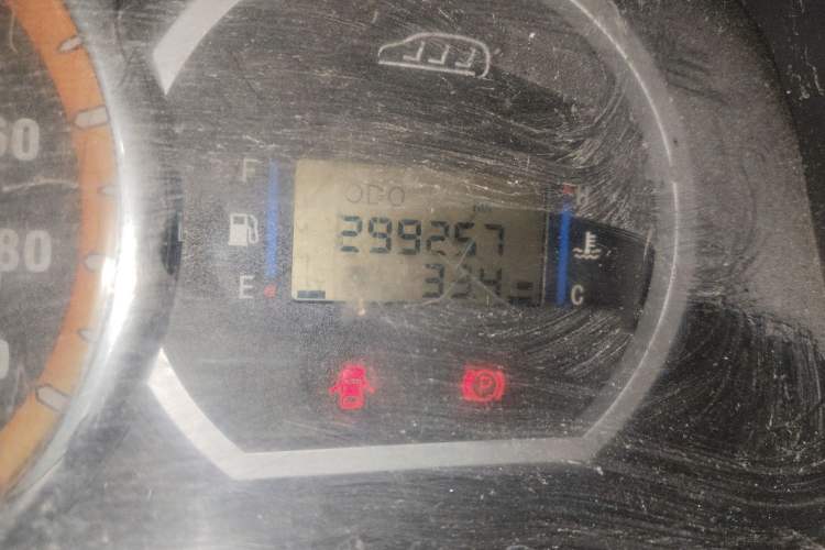 Used FORTHING Lingzhi 2012 Commercial Version 1.6L Special Offer Model Odometer Close Up