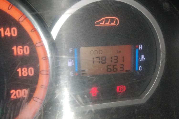 Used FORTHING Lingzhi 2012 Commercial Version 1.6L Special Offer Model Odometer Close Up