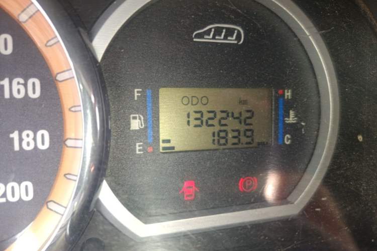 Used FORTHING Lingzhi 2012 Passenger Version 1.6L Comfort Edition Odometer Close Up