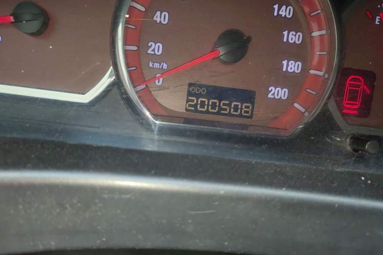 Used FORTHING Lingzhi 2012 M5 Q3 2.0L 7-seat Long Wheelbase Standard Edition Odometer Close Up