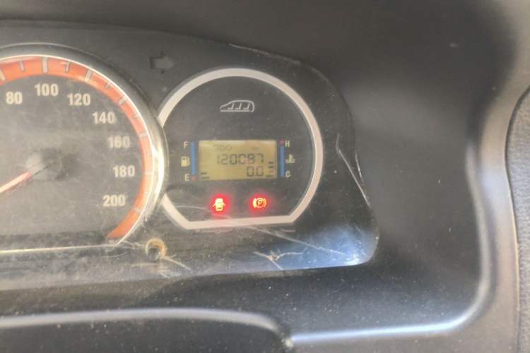Used FORTHING Lingzhi 2012 Commercial Version 1.6L Standard Model Odometer Close Up