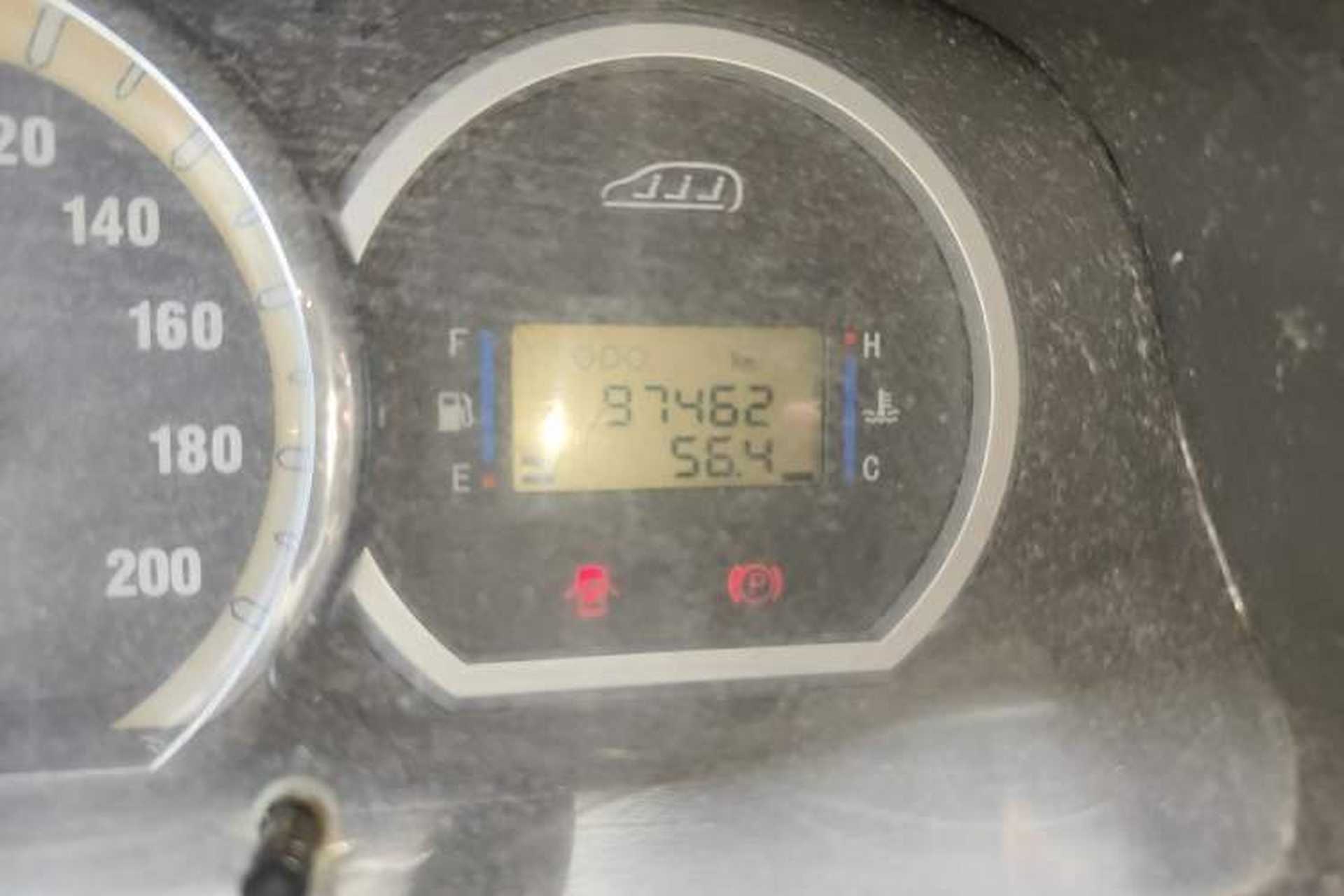 Used FORTHING Lingzhi 2012 Passenger Version 1.6L Comfort Edition Odometer Close Up