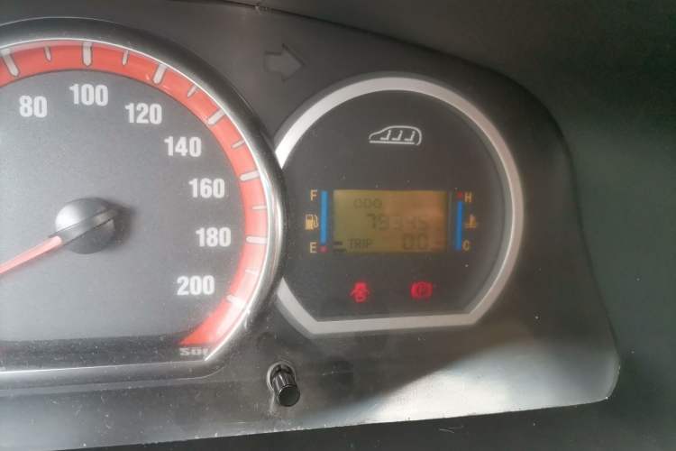 Used FORTHING Lingzhi 2012 M5 Q3 2.0L 7-seat Long Wheelbase Standard Edition Odometer Close Up