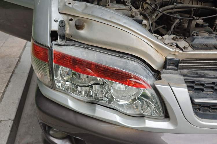 Used FORTHING Lingzhi 2012 Passenger Version 1.6L Comfort Edition Right Front Headlight