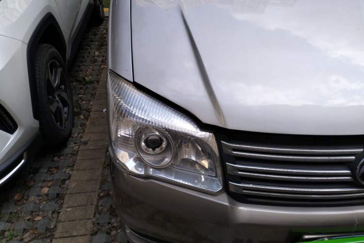Used FORTHING Lingzhi 2012 M5 Q3 2.0L 7-Seater Long-Wheelbase Comfort Edition Right Front Headlight