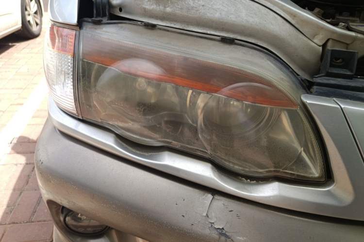 Used FORTHING Lingzhi 2012 Passenger Version 1.6L Comfort Edition Right Front Headlight