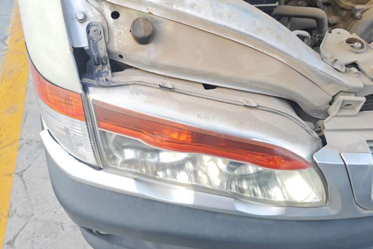 Used FORTHING Lingzhi 2012 Passenger Version 1.6L Comfort Edition Right Front Headlight