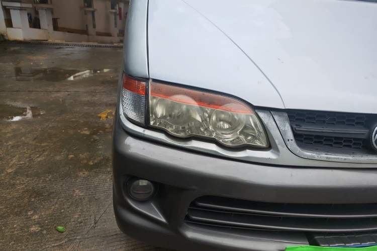 Used FORTHING Lingzhi 2012 Passenger Version 1.6L Comfort Edition Right Front Headlight