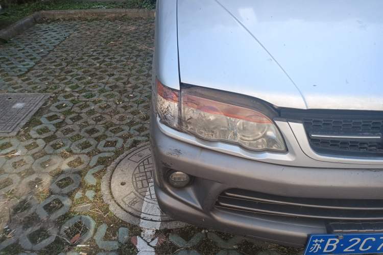 Used FORTHING Lingzhi 2012 Passenger Version 1.6L Comfort Edition Right Front Headlight