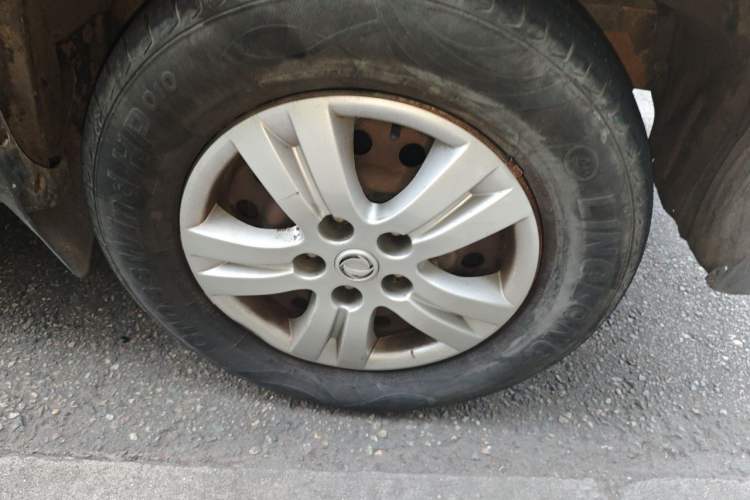 Used FORTHING Lingzhi 2012 Passenger Version 1.6L Comfort Edition Right Front Wheel Hub